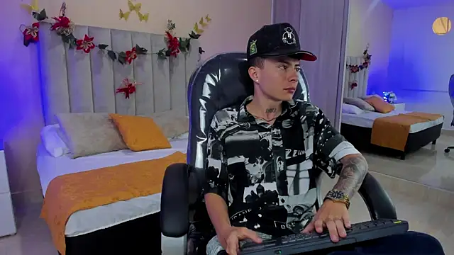 Nascary Fox online show from 12-21-25, 01:13