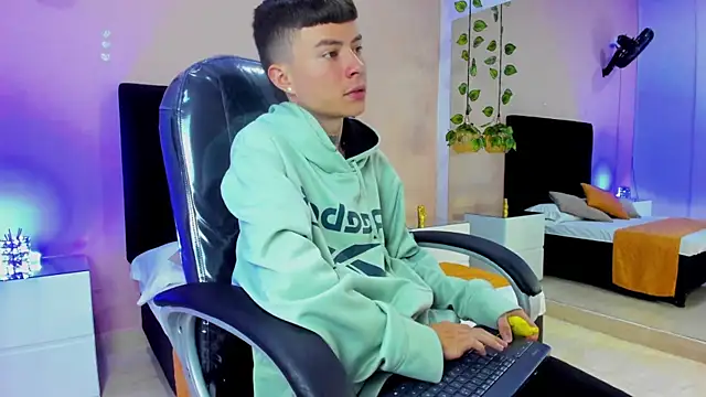 Nascary Fox online show from 11-27-25, 07:58