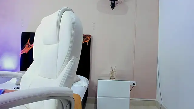 Snapshot of Nascary_Fox chatting on 10-10-25, 07:47 Nascary Fox online show from 10-10-25, 07:47