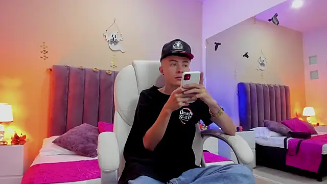 Nascary Fox online show from 10-28-25, 07:35