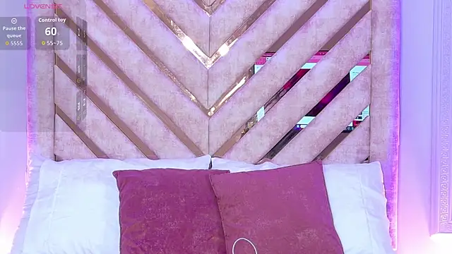 Martina-Roberts- online show from 04-22-26, 03:57