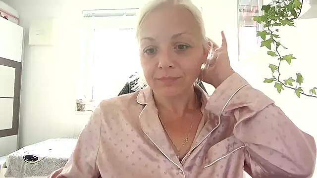 Linsy Kim online show from 09-13-25, 07:08