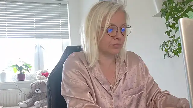 Linsy Kim online show from 03-12-26, 08:29