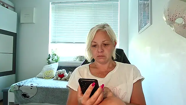 Linsy Kim online show from 09-20-25, 07:13