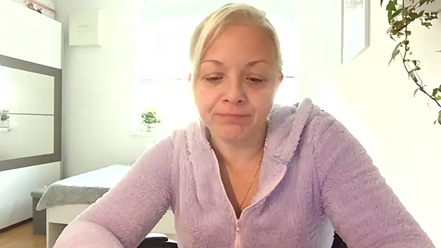 Linsy Kim online show from 10-19-25, 08:50