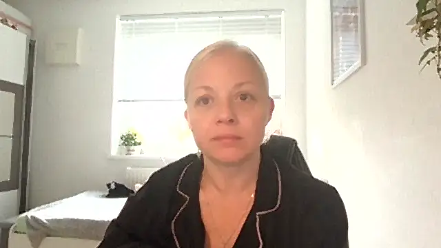 Linsy Kim online show from 10-16-25, 07:27