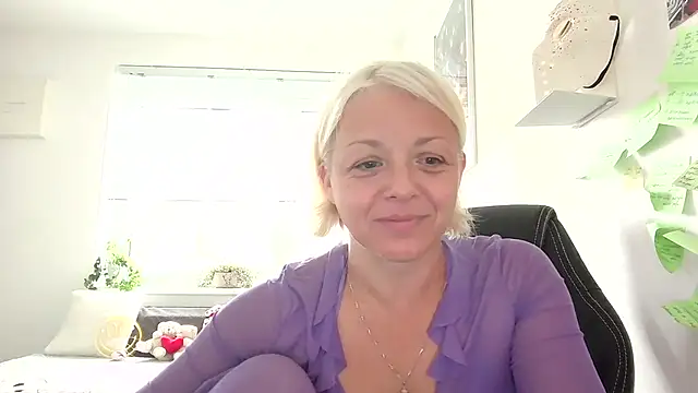 Linsy Kim online show from 09-17-25, 05:42
