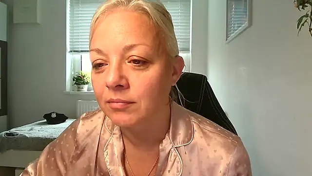 Linsy Kim online show from 10-25-25, 07:07