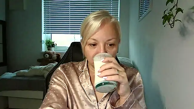 Linsy Kim online show from 11-15-25, 07:01