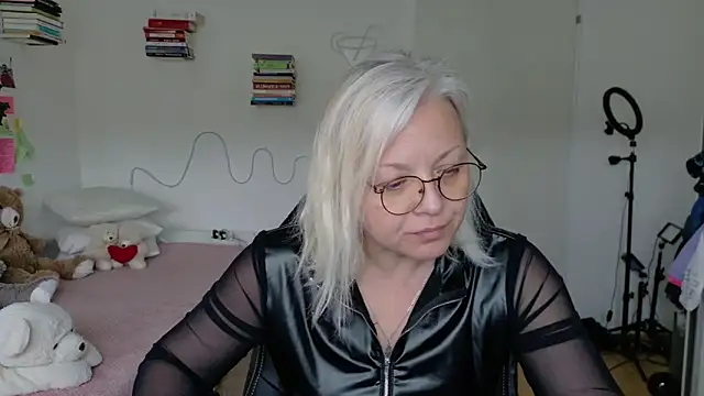 Linsy Kim online show from 04-09-26, 10:43