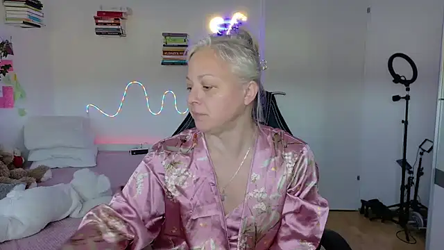 Linsy Kim online show from 04-05-26, 08:43