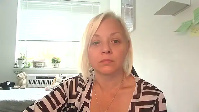 Linsy Kim online show from 10-08-25, 08:49