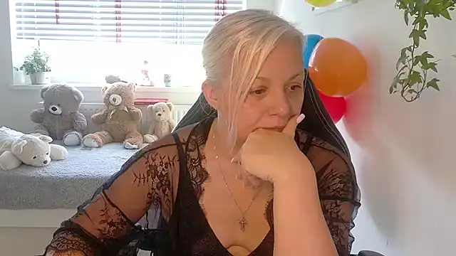 Linsy Kim online show from 12-22-25, 09:20