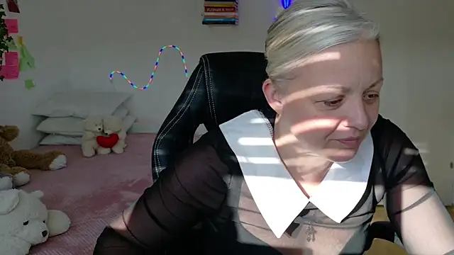 Linsy Kim online show from 03-27-26, 03:02