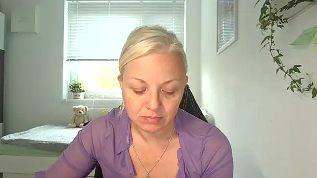 Linsy Kim online show from 10-15-25, 06:54