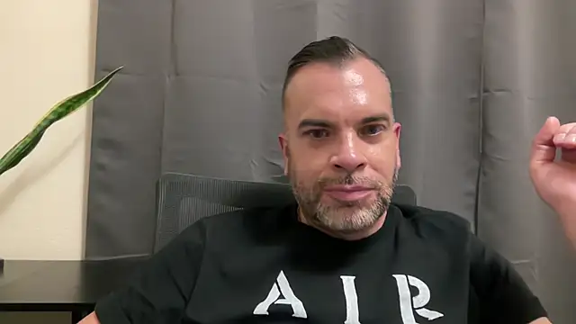 Snapshot of Ty_lerDavid chatting on 10-11-25, 11:17 Ty lerDavid online show from 10-11-25, 11:17