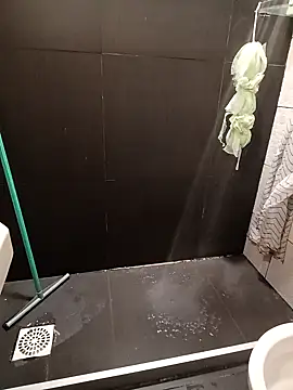 andersonuy25 online show from 10-29-25, 01:54