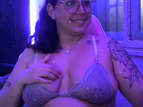 Snapshot of Sweet_yamii chatting on 09-27-25, 11:44 Sweet yamii online show from 09-27-25, 11:44