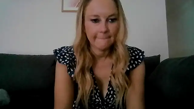 Snapshot of imyourgoodgirl69 chatting on 09-21-25, 05:34 imyourgoodgirl69 online show from 09-21-25, 05:34