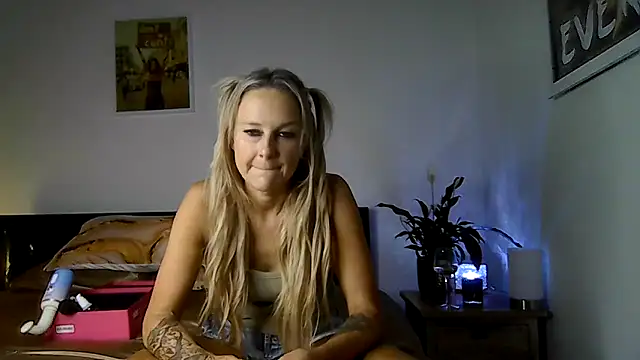 imyourgoodgirl69 online show from 12-23-25, 08:02