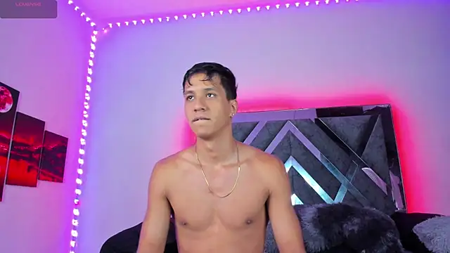 Snapshot of Robertmiller21 chatting on 09-20-25, 04:39 Robertmiller21 online show from 09-20-25, 04:39