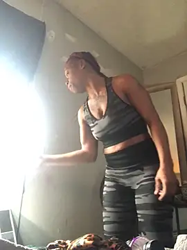 Snapshot of Tishrella6 chatting on 12-02-25, 07:15 Tishrella6 online show from 12-02-25, 07:15