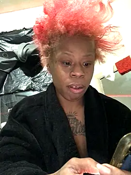 Snapshot of Tishrella6 chatting on 12-21-25, 04:25 Tishrella6 online show from 12-21-25, 04:25