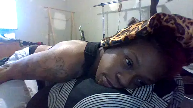 Snapshot of Tishrella6 chatting on 12-01-25, 12:11 Tishrella6 online show from 12-01-25, 12:11