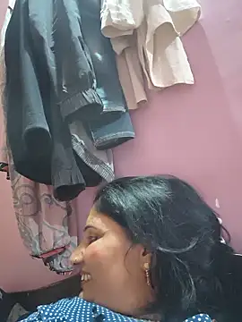 Snapshot of Rakhi99x chatting on 06-12-26, 11:30 Rakhi99x online show from 06-12-26, 11:30