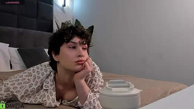 Adeline Perle online show from 01-15-26, 01:31