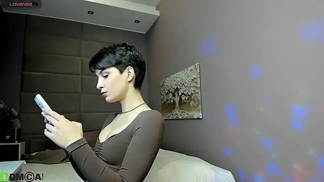 Adeline Perle online show from 10-10-25, 01:50