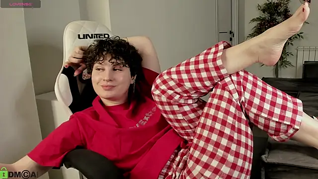 Adeline Perle online show from 01-10-26, 01:45