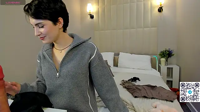 Adeline Perle online show from 11-13-25, 08:07