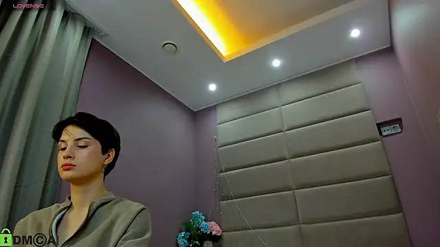 Adeline Perle online show from 11-06-25, 01:09