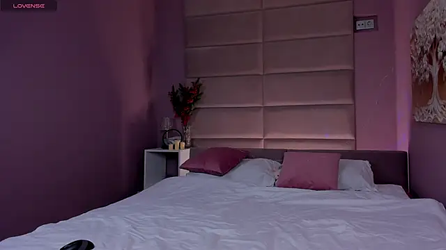 Adeline Perle online show from 12-15-25, 02:06