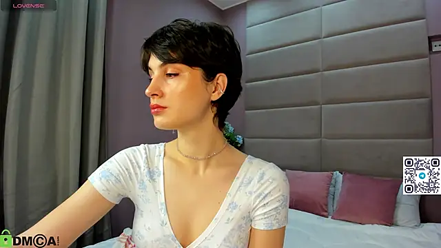 Adeline Perle online show from 10-03-25, 02:04