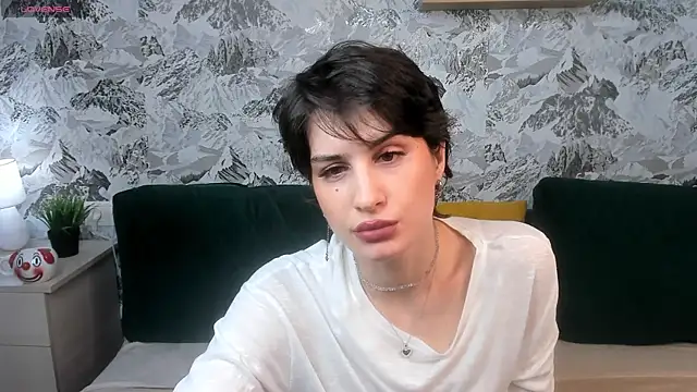 Adeline Perle online show from 10-08-25, 01:40