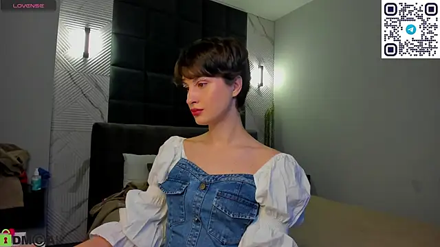 Adeline Perle online show from 09-10-25, 12:20