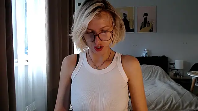 VivianCoke online show from 05-18-26, 04:12