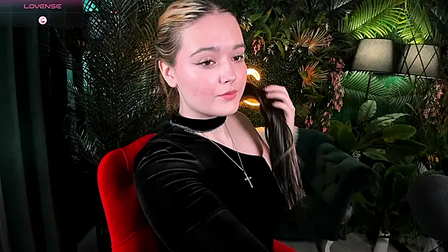 Snapshot of HeyMary chatting on 09-22-25, 05:13 HeyMary online show from 09-22-25, 05:13