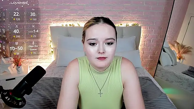 Snapshot of HeyMary chatting on 09-16-25, 09:21 HeyMary online show from 09-16-25, 09:21