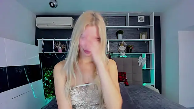 SabrinaSharm online show from 12-18-25, 01:04