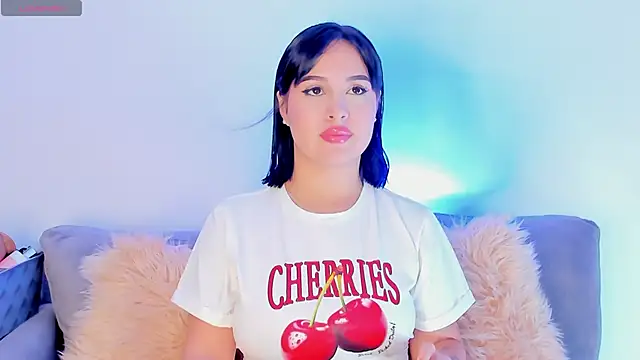 Snapshot of AnaLevii chatting on 12-15-25, 04:24 AnaLevii online show from 12-15-25, 04:24