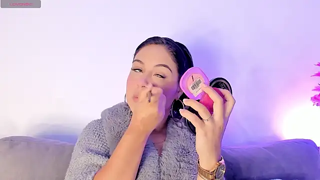 Snapshot of AnaLevii chatting on 01-15-26, 09:45 AnaLevii online show from 01-15-26, 09:45