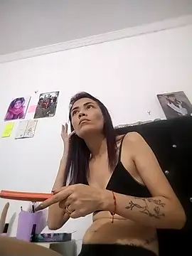 dulcelatin21 online show from 10-28-25, 12:33