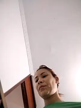 dulcelatin21 online show from 10-25-25, 05:13