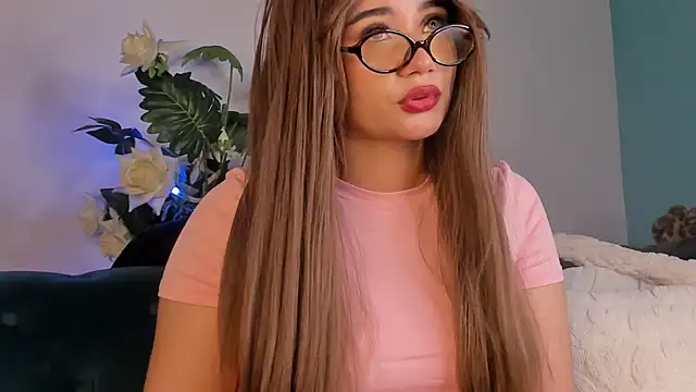 Snapshot of SwweetMoon chatting on 09-21-25, 05:56 SwweetMoon online show from 09-21-25, 05:56