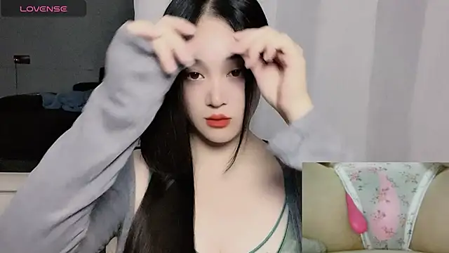 woaiqinqin online show from 12-15-25, 04:13