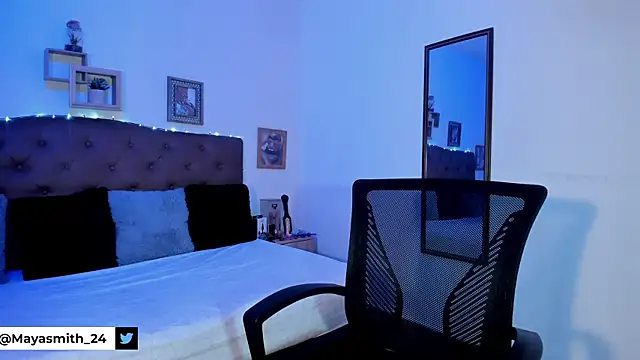 MAYASMITH   online show from 04-18-26, 04:04