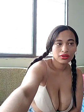 Juliethserna online show from 11-27-25, 04:29